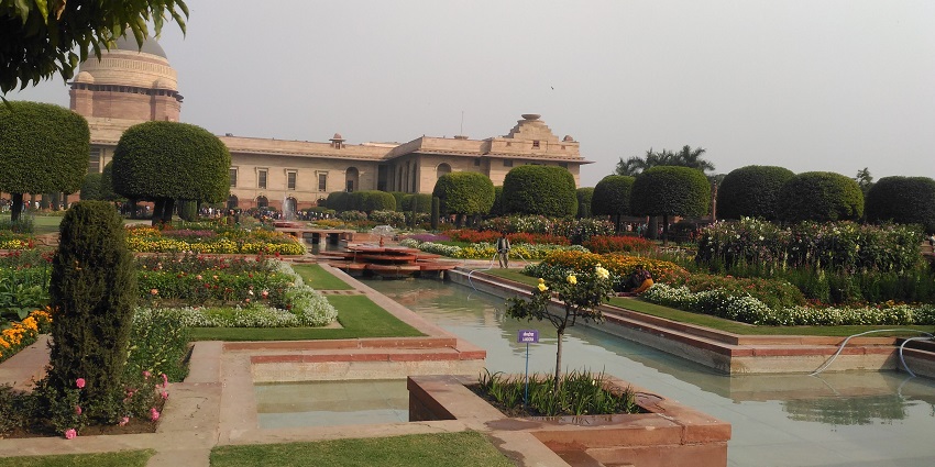Scenic image of the idyllic Amrit Udyan in the complex of Rashtrapati Bhavan in the NCT