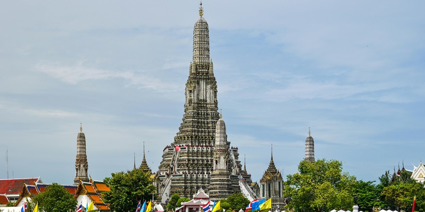 Choose to embark on an excursion to Bangkok National Museum during winters.