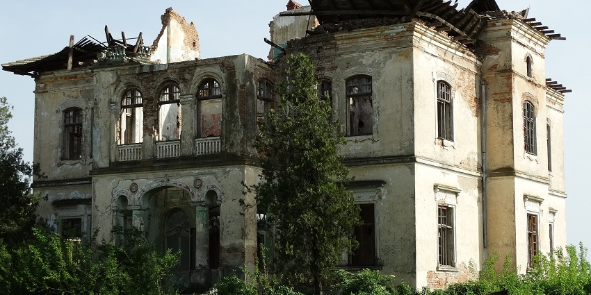 Haunted house in Nagaon is one of the most famous haunted places in assam due to its storied past