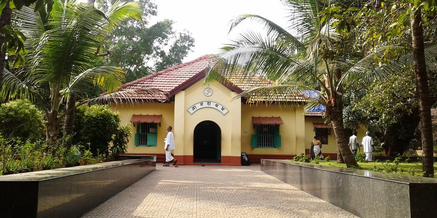 Anandshram near the Hosdurg fort is an ideal location for tourists seeking a serene escape