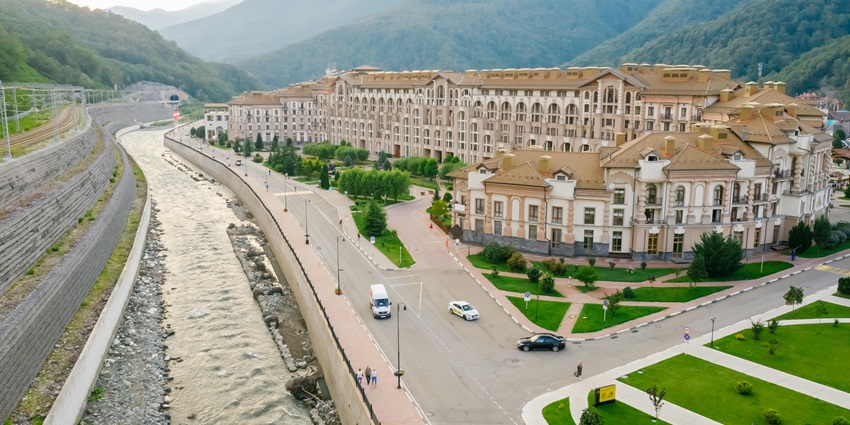 A picture of a beautiful resort with scenic trails in the background during daytime