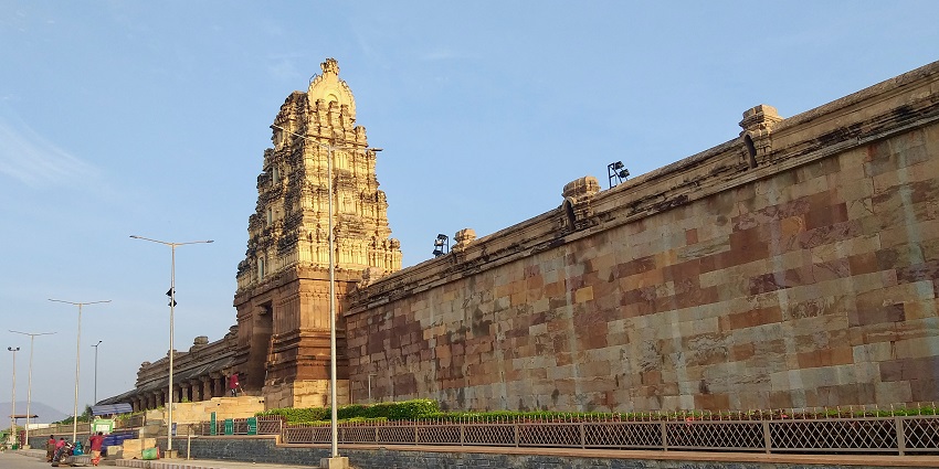 Vontimitta Temple is located in the small town of Vontimitta, Andhra Pradesh