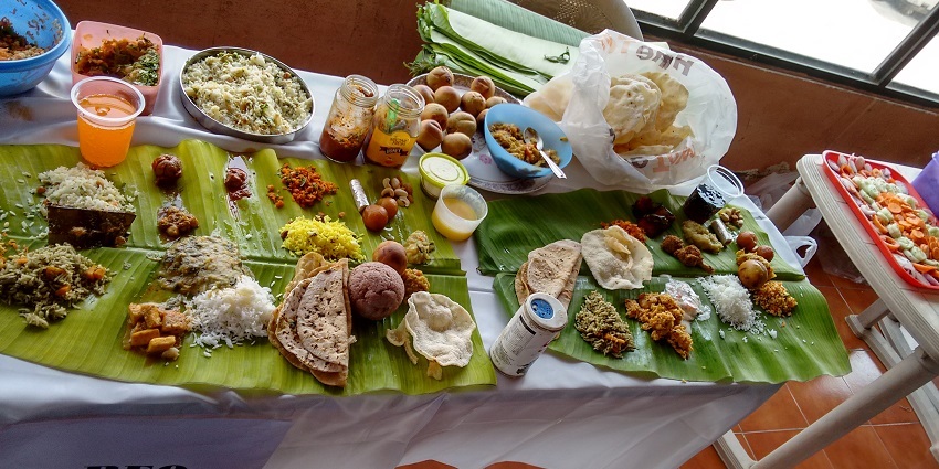 There are a variety of restaurants and cafes available near the Punyagiri Temple.