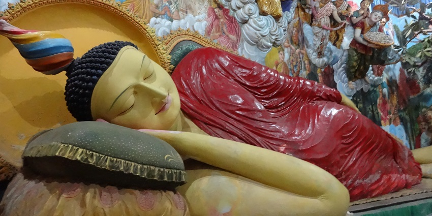 Angurukaramulla Temple in Negombo, known for its giant Buddha statue and intricate murals.