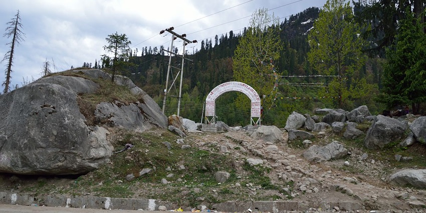 This beautiful temple is located amidst the Solang valley, an ideal destination for pilgrims