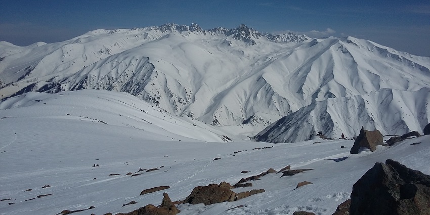 Skiing through the splendid landscapes can be a great adventure to try in Gulmarg.