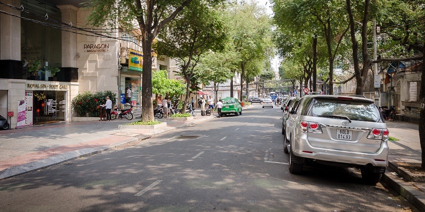 Thi Sach Street in Saigon with busy traffic and cityscape.