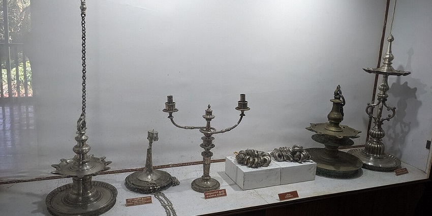 Arakkal Museum is one of the best places to visit around the Rajarajeshwara Temple.