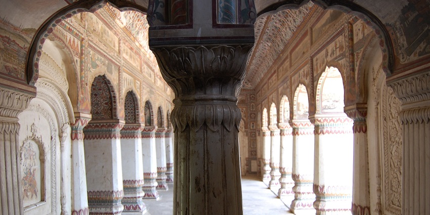 An image of pillars with amazing architecture and intricate carvings in multiple colours.