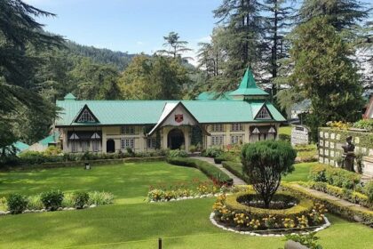 Army Heritage museum is one of the most popular museums of Shimla showcasing the old battles