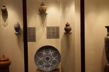 Visit the SPS Museum in Kashmir to witness the plethora of traditional artefacts and local handicrafts