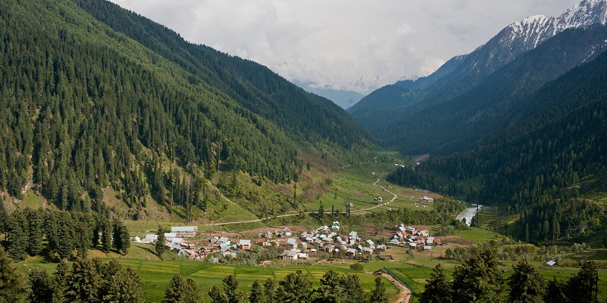 Aru Valley is a good place to explore in Pahalgam where you can enjoy the ambience and meadows