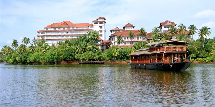 Ashtamudi Lake is one of the best attractions to explore near the Malanada Temple.