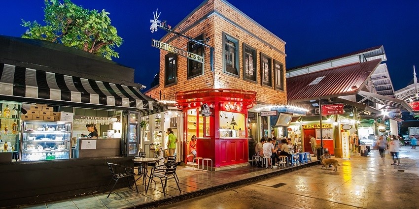 Asiatique The Riverfront is one of the best attractions to enjoy Bangkok nightlife.