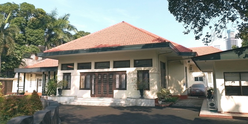 Assam State Museum houses artefacts, sculptures, and manuscripts related to history.