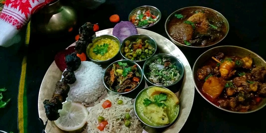 Savour the diverse flavours served at the different restaurants near Panimur Waterfalls