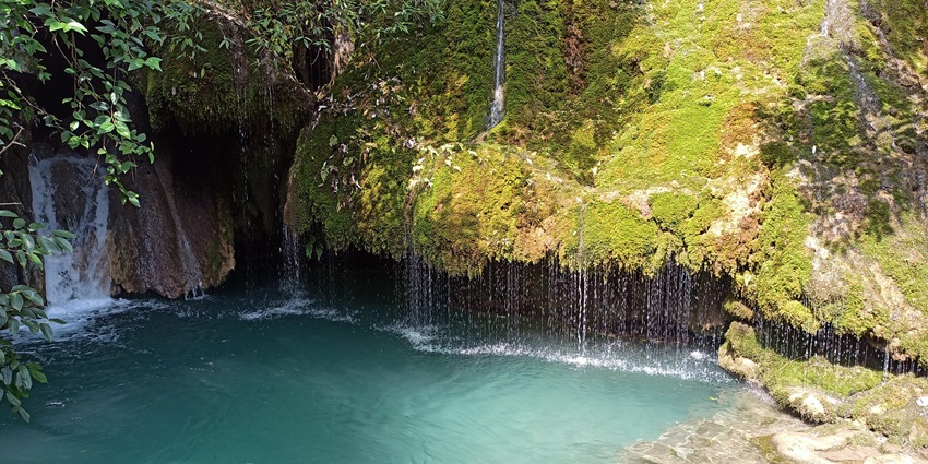 Baba Dhansar is one of the biggest waterfalls in Jammu and Kashmir with green-blue water