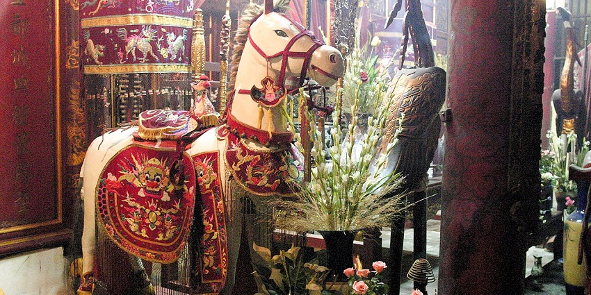 Witness the unique ambience and arhictecture of the sacred Bach Ma Temple in Vietnam.