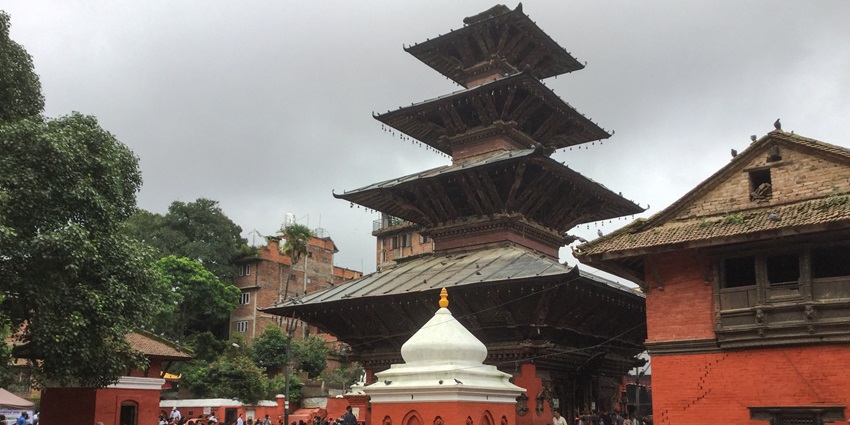 A revered Hindu temple known for its striking yellow color and spiritual significance.
