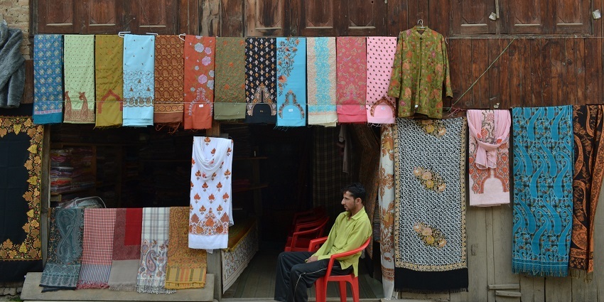 Explore the Bahu Plaza, one of the best places for shopping in Jammu, on yout next trip