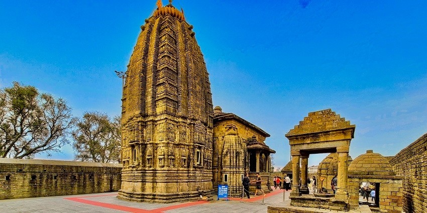 See the unique structure of Baijnath temple - one of the Shiv temples in Himachal Pradesh.