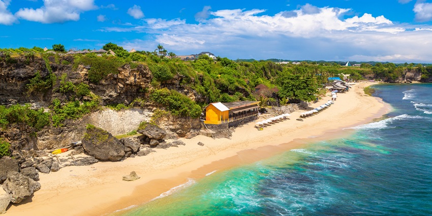 Bingin Beach is one of the popular beaches in Bali for couples with its bohemian vibes