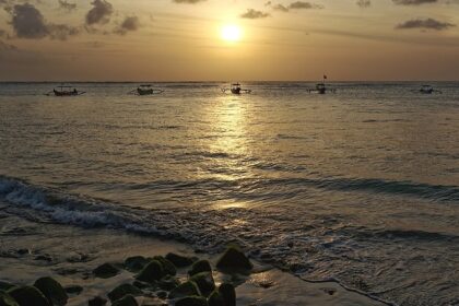 A picture of a beach in Bali during a beautiful sunset making it a golden hour