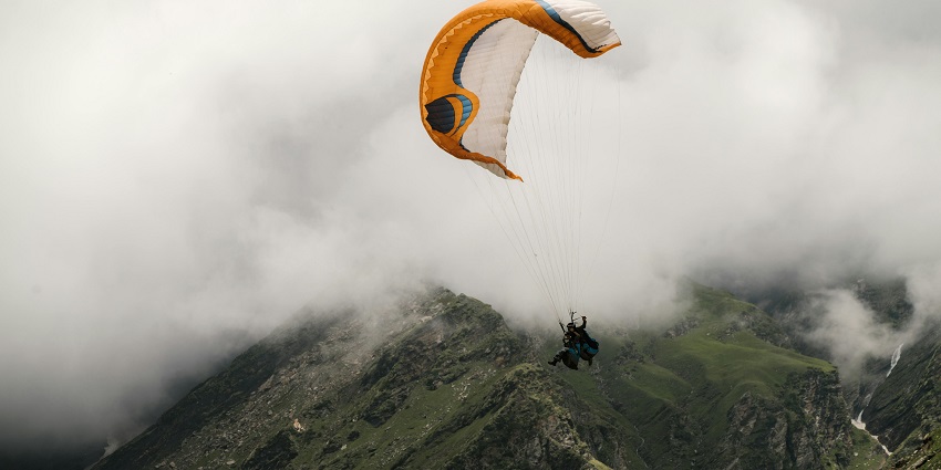 A scenic view of Baliman Dara, one of the best spots for paragliding in Gangtok.