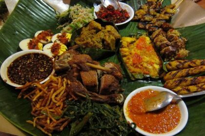 A picture of traditional Balinese food served on a Banana leaf