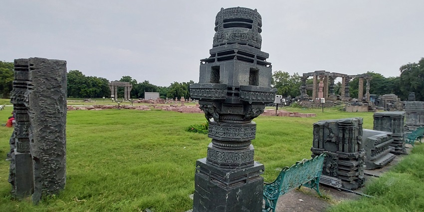 An image of the fort and ruins of a temple resembling the Balo Temple Ruins in Jibhi