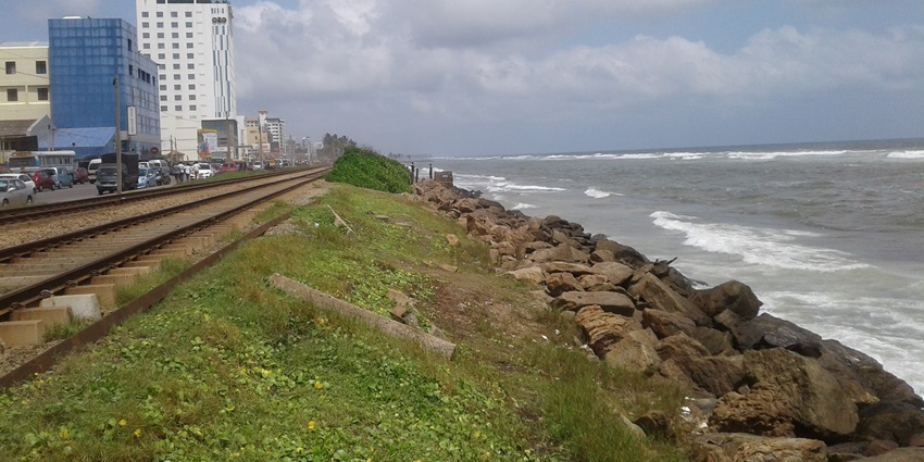 Bambalapitiya Beach in Colombo, is a peaceful spot for enjoying Colombo beaches.