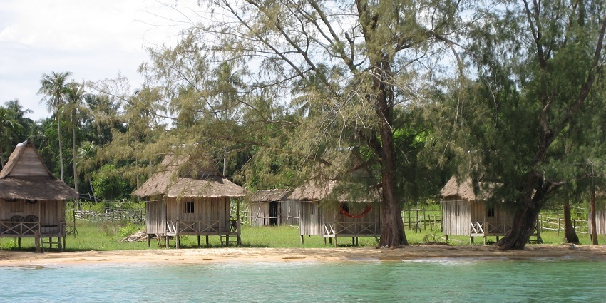 Bamboo Island houses tiny tree houses made of bamboo, giving a pristine experience.