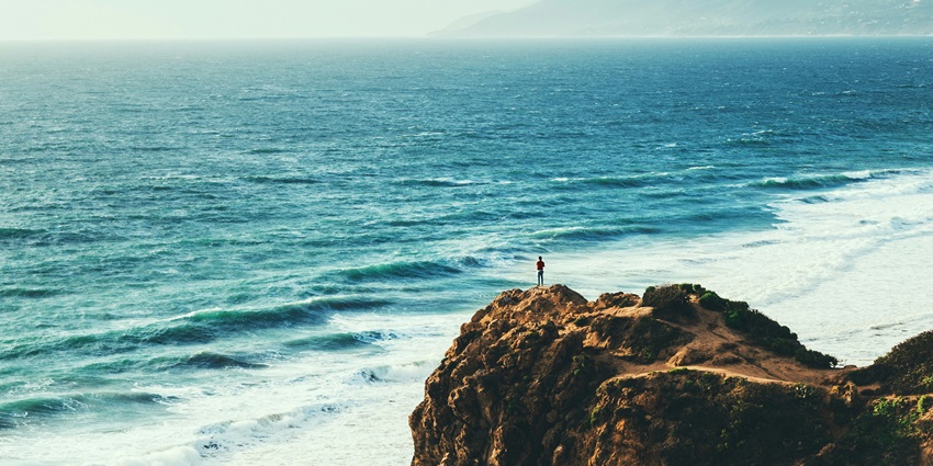 Banah Cliff is one of the most mesmerising places to visit around the Nusa Islands.