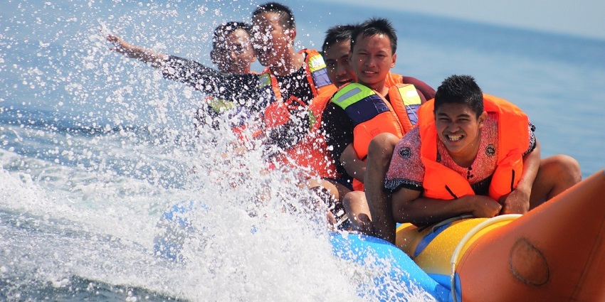 Banana Boat Rides can accommodate a group of four to ten passengers in one sitting.