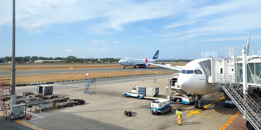 You can hire a cab or a taxi from Bandaranaike International Airport to reach here.