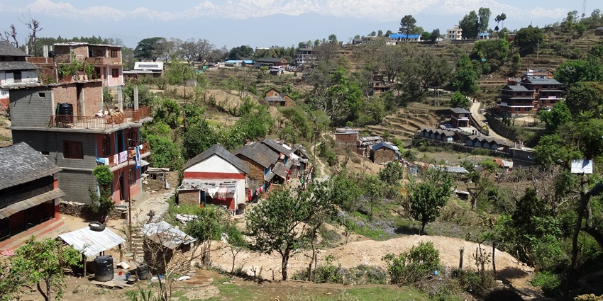 A picture of the lush green mountains in Bandipur, Nepal, on a sunny afternoon