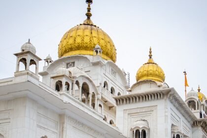 Bangla Sahib Gurudwara is a religious place for Sikhs which is near Vishwavidyalaya and is a must-visit