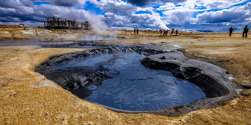 Banyuwedang is one of the best hot springs in Bali for every traveller to experience.