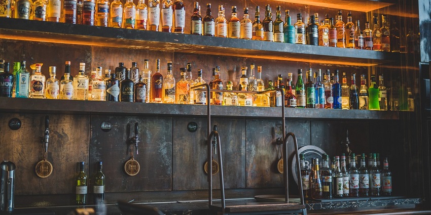 Bar Luna is one of the stylish bars offering a dazzling and high-end Ubud nightlife scene.