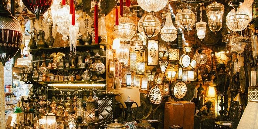 At the popular Bara Bazaar, explore amazing products for enjoying shopping in Shillong.