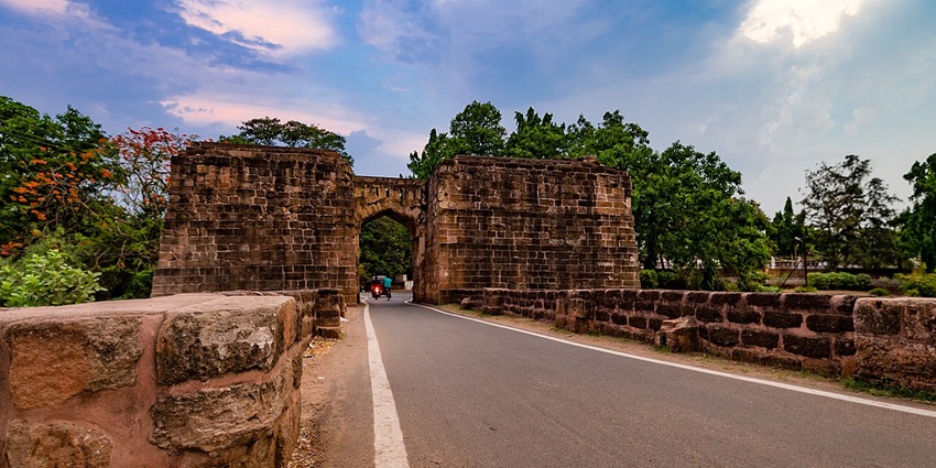Ruined 14th-century Barabati Fort in Cuttack with moat, mound, and ancient gateways