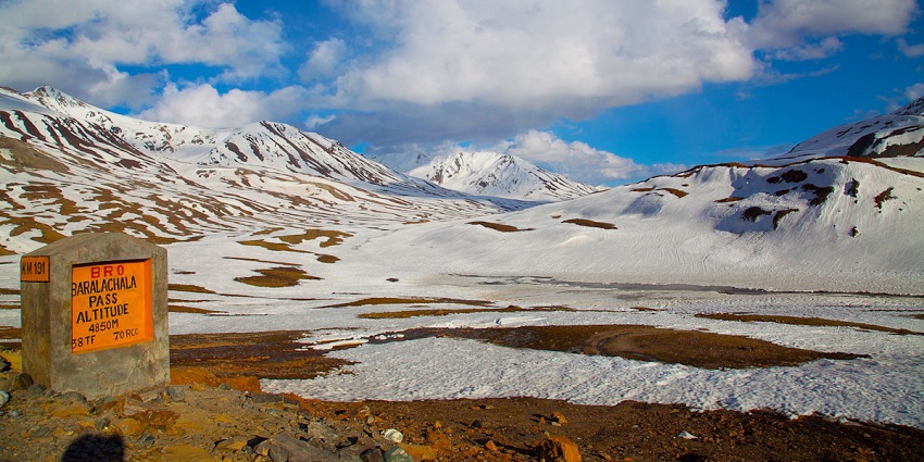 Breathtaking view of Baralacha Pass covered under a thick blanket of snow during the day.