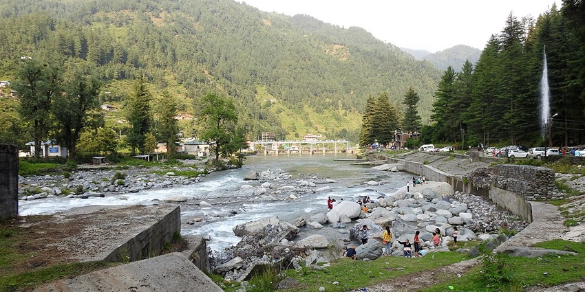 An image of Barot offering the breathtaking views of the Uhl River Valley and the surroundings.