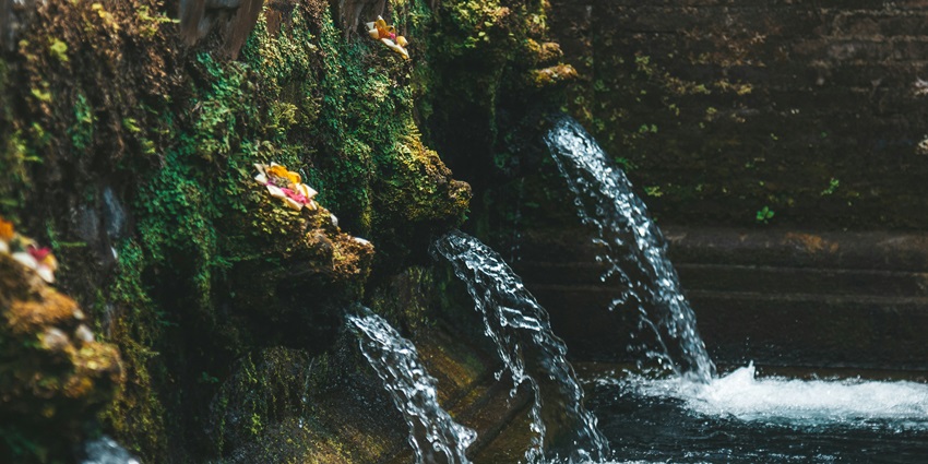 Witness the majestis Basistha Waterfall located near the Muni Ashram in Guwahati.