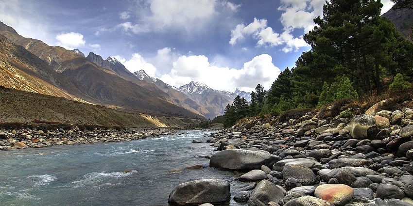 An image of the picturesque Baspa Valley, one of the places to visit in Kinnaur.