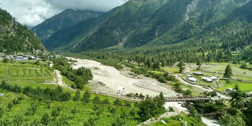 Baspa river originates from the high Himalayan ranges and meanders through lush green valleys.