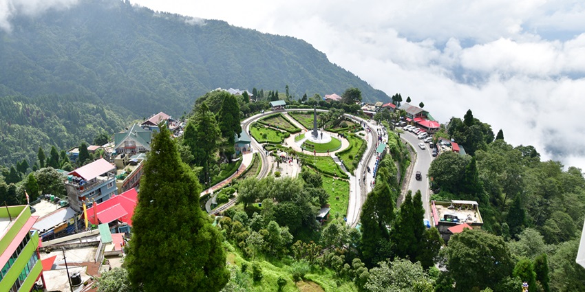Batasia Loop is one of the best places to explore near Bengal Natural History Museum.