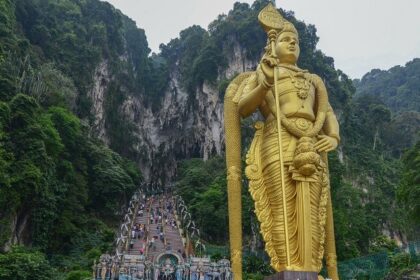 Batu Caves is a popular tourist hotspot in Malaysia with great religious significance.