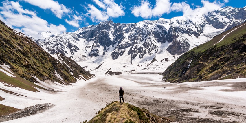 Trekking to the Beas kund is one of the most adventurous things to do in manali in December