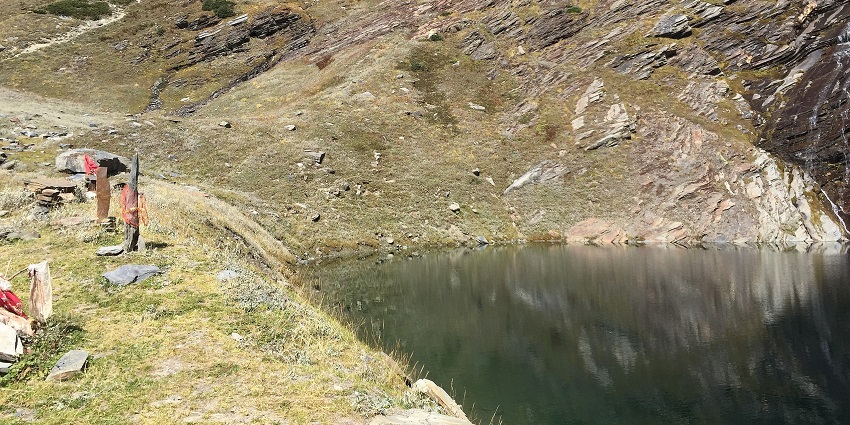 Beas Kund is one of the pious and peaceful places to visit on your trip to Himachal.